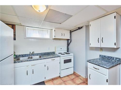 66 Rose Avenue, Thorold, ON - Indoor Photo Showing Kitchen With Double Sink