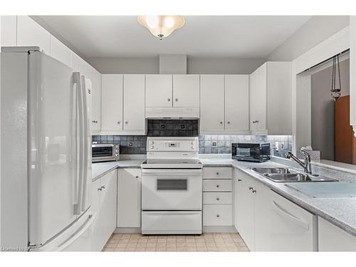 44-15 Lakeside Drive, St. Catharines, ON - Indoor Photo Showing Kitchen With Double Sink