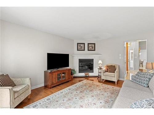 44-15 Lakeside Drive, St. Catharines, ON - Indoor Photo Showing Living Room With Fireplace