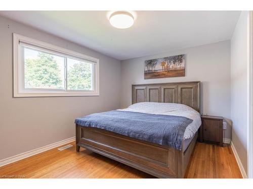 13 Warrington Place, St. Catharines, ON - Indoor Photo Showing Bedroom