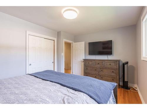 13 Warrington Place, St. Catharines, ON - Indoor Photo Showing Bedroom