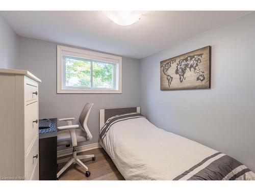 13 Warrington Place, St. Catharines, ON - Indoor Photo Showing Bedroom