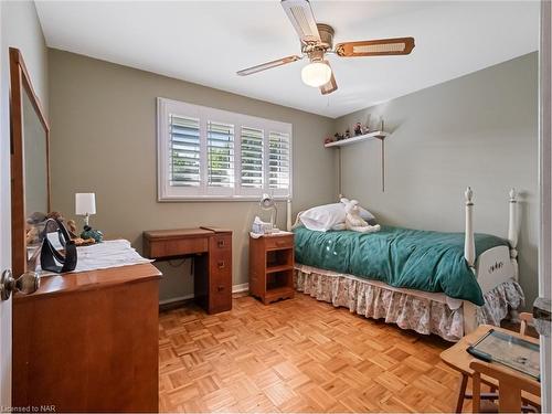 134 Champlain Drive, Fort Erie, ON - Indoor Photo Showing Bedroom