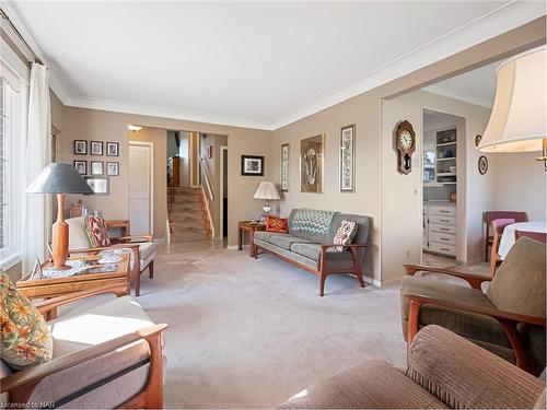 134 Champlain Drive, Fort Erie, ON - Indoor Photo Showing Living Room