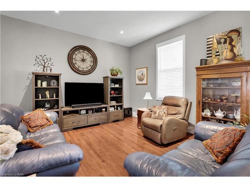 3-481 Victoria Street, Niagara-On-The-Lake, ON - Indoor Photo Showing Living Room