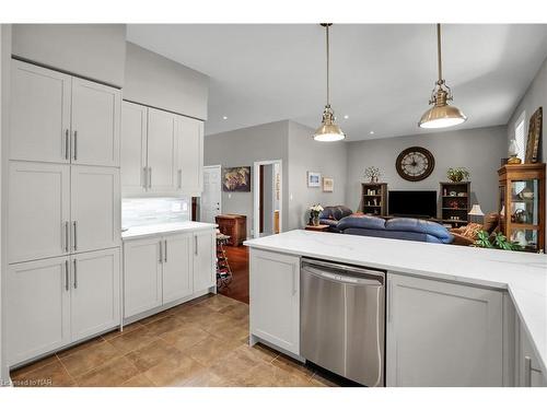 3-481 Victoria Street, Niagara-On-The-Lake, ON - Indoor Photo Showing Kitchen