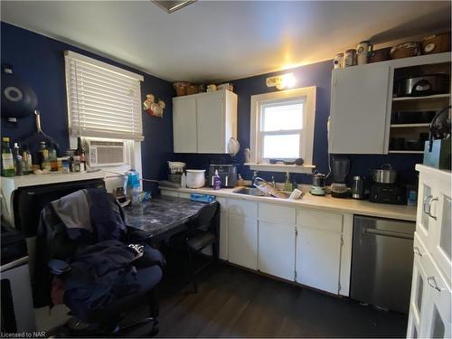 84 Waterloo Street, Fort Erie, ON - Indoor Photo Showing Kitchen