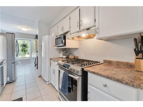 33 Naples Court, Thorold, ON - Indoor Photo Showing Kitchen