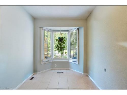 33 Naples Court, Thorold, ON - Indoor Photo Showing Other Room