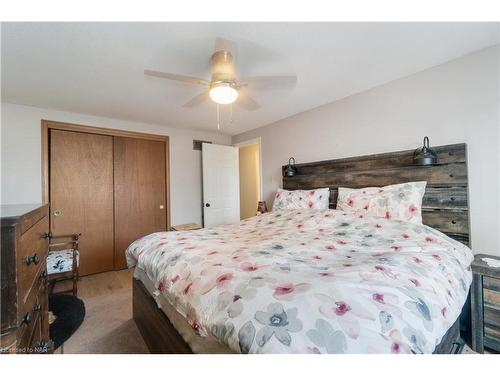 33 Naples Court, Thorold, ON - Indoor Photo Showing Bedroom