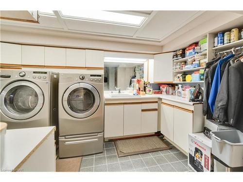 33 Naples Court, Thorold, ON - Indoor Photo Showing Laundry Room