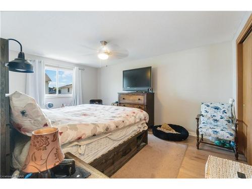 33 Naples Court, Thorold, ON - Indoor Photo Showing Bedroom