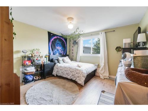 33 Naples Court, Thorold, ON - Indoor Photo Showing Bedroom