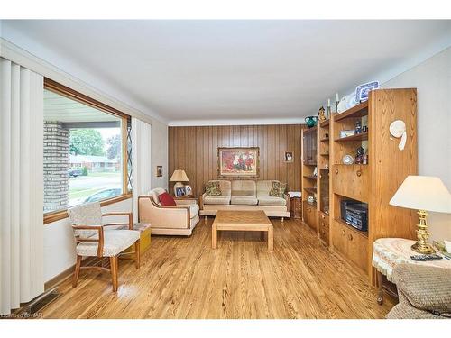 7321 Fern Avenue, Niagara Falls, ON - Indoor Photo Showing Other Room With Fireplace