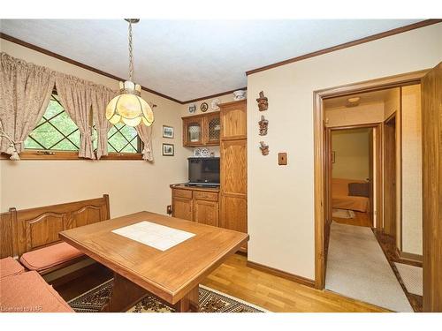 7321 Fern Avenue, Niagara Falls, ON - Indoor Photo Showing Dining Room