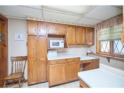 7321 Fern Avenue, Niagara Falls, ON - Indoor Photo Showing Kitchen