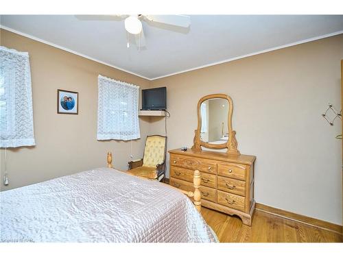 7321 Fern Avenue, Niagara Falls, ON - Indoor Photo Showing Bedroom