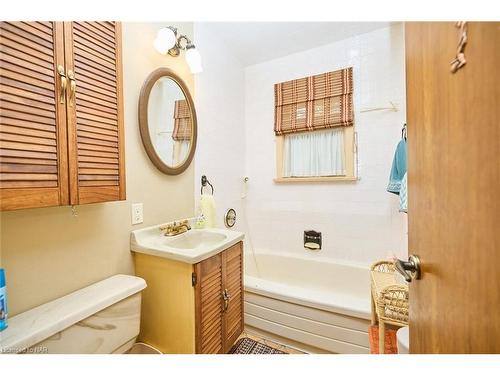 7321 Fern Avenue, Niagara Falls, ON - Indoor Photo Showing Bathroom