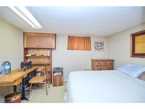 7321 Fern Avenue, Niagara Falls, ON - Indoor Photo Showing Bedroom