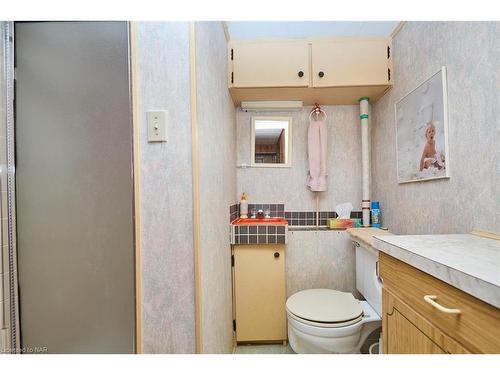 7321 Fern Avenue, Niagara Falls, ON - Indoor Photo Showing Bathroom