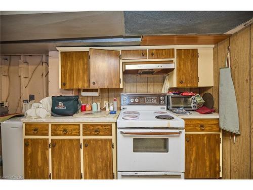 7321 Fern Avenue, Niagara Falls, ON - Indoor Photo Showing Kitchen