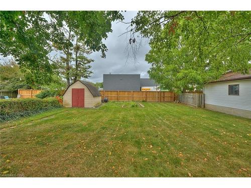 7321 Fern Avenue, Niagara Falls, ON - Outdoor With Backyard