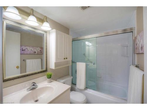 804-35 Towering Heights Boulevard, St. Catharines, ON - Indoor Photo Showing Bathroom