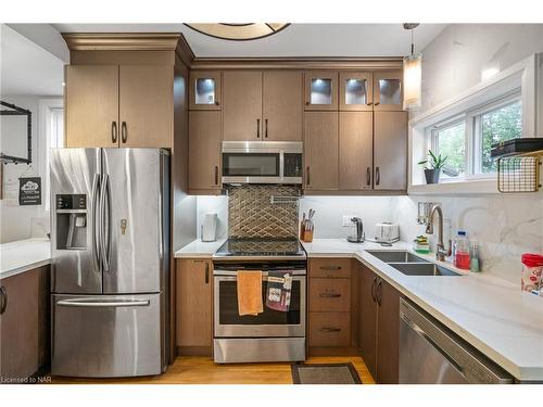 6 Manchester Avenue, St. Catharines, ON - Indoor Photo Showing Kitchen With Double Sink With Upgraded Kitchen