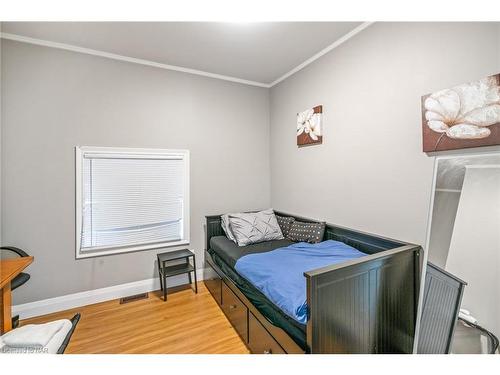 6 Manchester Avenue, St. Catharines, ON - Indoor Photo Showing Bedroom