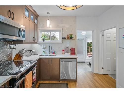 6 Manchester Avenue, St. Catharines, ON - Indoor Photo Showing Kitchen With Double Sink