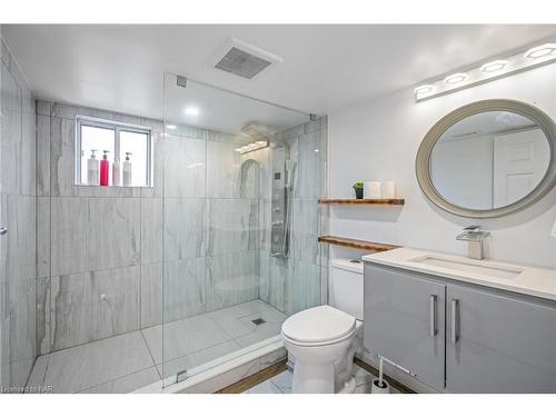 6 Manchester Avenue, St. Catharines, ON - Indoor Photo Showing Bathroom