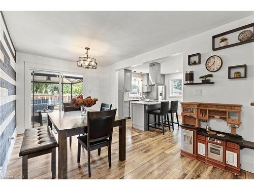 6788 Stamford Green Drive, Niagara Falls, ON - Indoor Photo Showing Dining Room