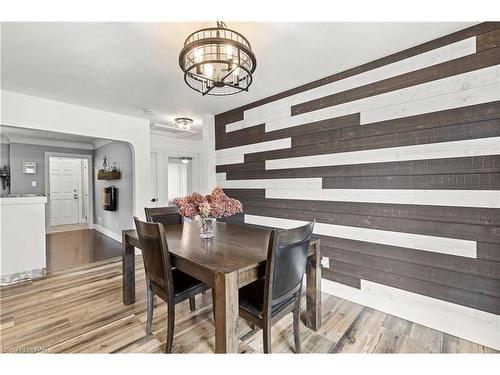 6788 Stamford Green Drive, Niagara Falls, ON - Indoor Photo Showing Dining Room