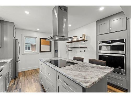 6788 Stamford Green Drive, Niagara Falls, ON - Indoor Photo Showing Kitchen With Upgraded Kitchen