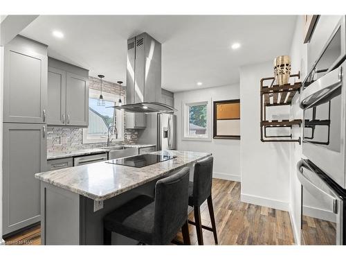 6788 Stamford Green Drive, Niagara Falls, ON - Indoor Photo Showing Kitchen With Upgraded Kitchen