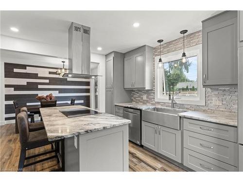 6788 Stamford Green Drive, Niagara Falls, ON - Indoor Photo Showing Kitchen With Upgraded Kitchen