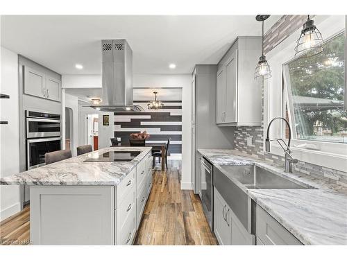 6788 Stamford Green Drive, Niagara Falls, ON - Indoor Photo Showing Kitchen With Upgraded Kitchen