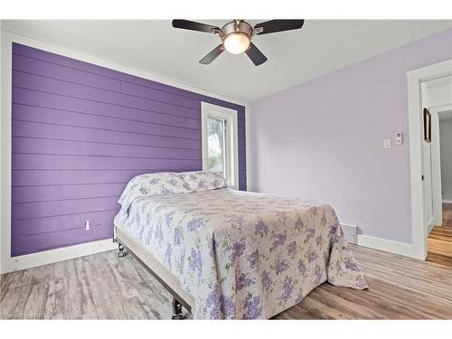 6788 Stamford Green Drive, Niagara Falls, ON - Indoor Photo Showing Bedroom