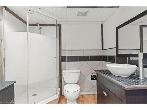 6788 Stamford Green Drive, Niagara Falls, ON - Indoor Photo Showing Bathroom