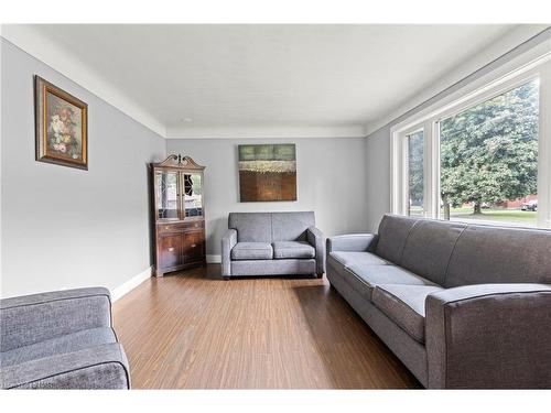 6788 Stamford Green Drive, Niagara Falls, ON - Indoor Photo Showing Living Room