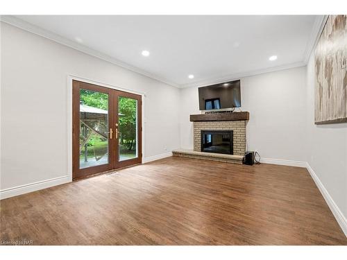 1273 Pelham Street, Pelham, ON - Indoor Photo Showing Living Room With Fireplace