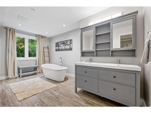 1273 Pelham Street, Pelham, ON - Indoor Photo Showing Bathroom