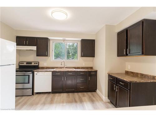 78 Silvan Drive, Welland, ON - Indoor Photo Showing Kitchen