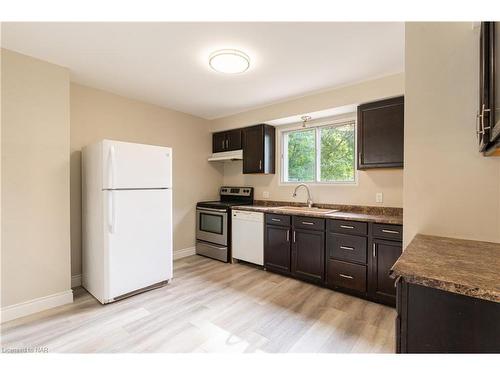 78 Silvan Drive, Welland, ON - Indoor Photo Showing Kitchen