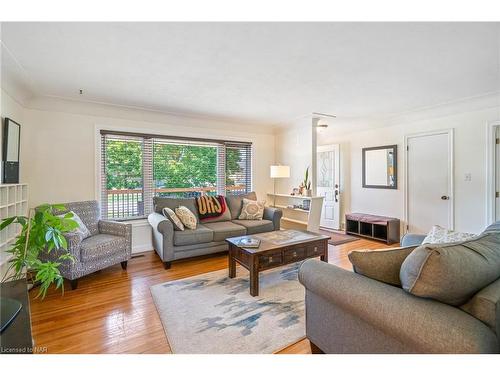 20 Springhead Gardens, Welland, ON - Indoor Photo Showing Living Room