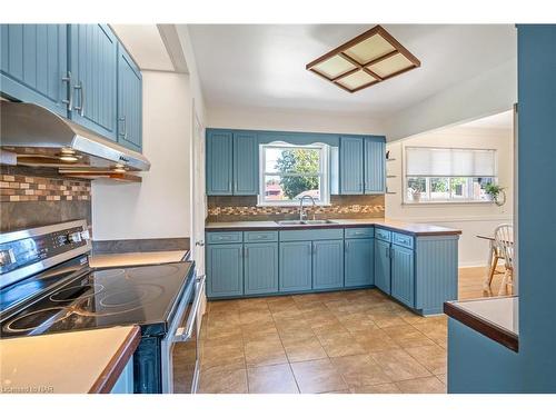 20 Springhead Gardens, Welland, ON - Indoor Photo Showing Kitchen With Double Sink