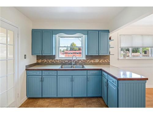 20 Springhead Gardens, Welland, ON - Indoor Photo Showing Kitchen With Double Sink