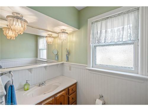 20 Springhead Gardens, Welland, ON - Indoor Photo Showing Bathroom