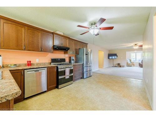 1065 Dominion Road, Fort Erie, ON - Indoor Photo Showing Kitchen