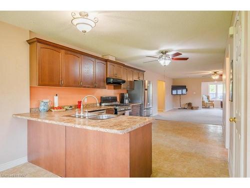 1065 Dominion Road, Fort Erie, ON - Indoor Photo Showing Kitchen